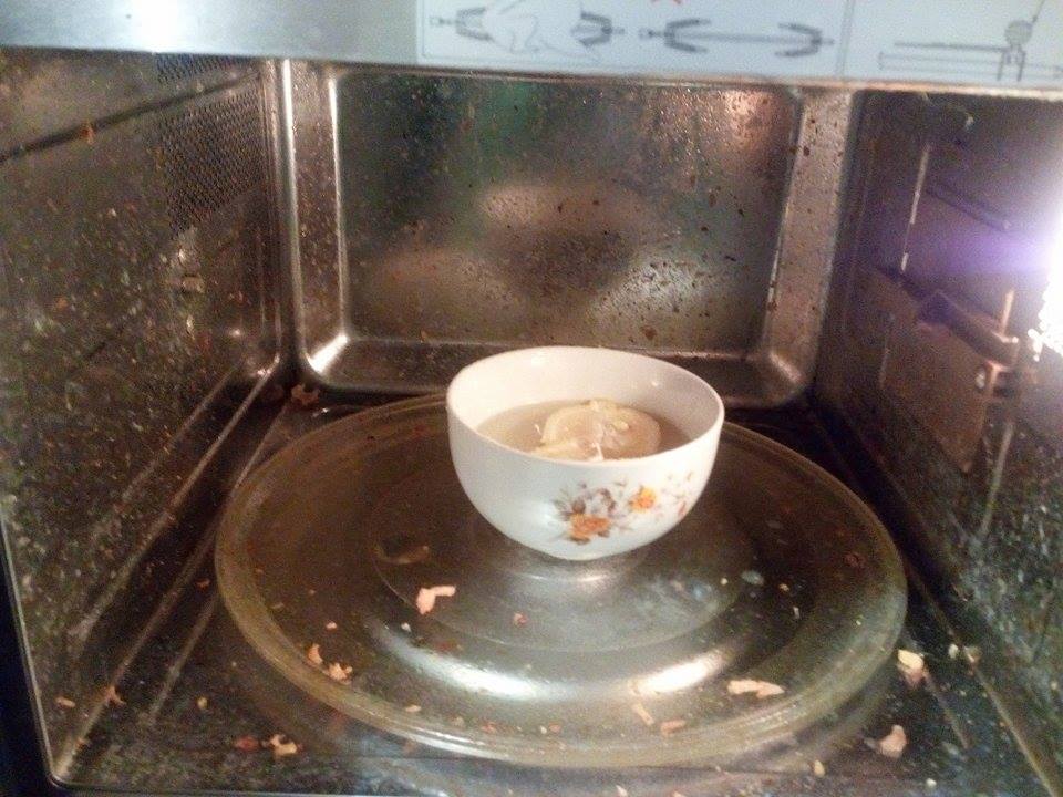 Curatarea cuptorului cu microunde eusipiticulmeu